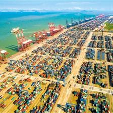 廣州港與白云機場 雙輪驅(qū)動，連通全球與內(nèi)貿(mào)的航運樞紐